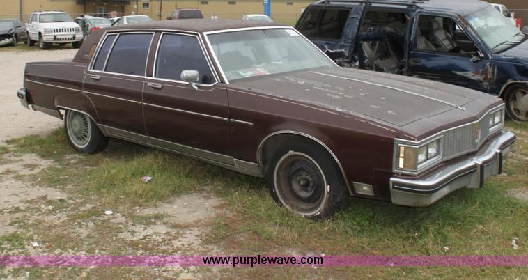image for item E4273 1982 Oldsmobile Regency
