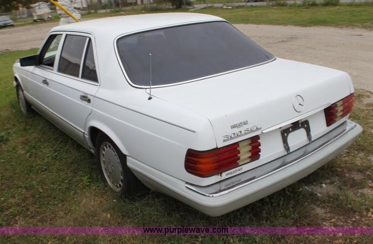 image for item E4277 1990 Mercedes Benz 300SEL