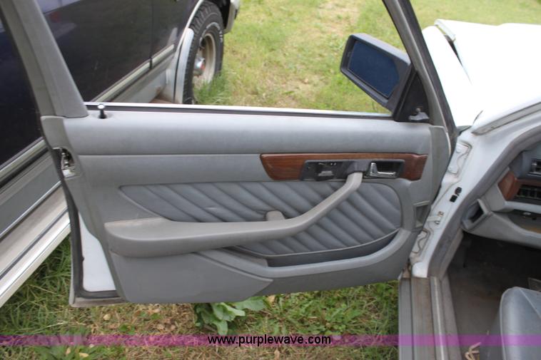 image for item E4277 1990 Mercedes Benz 300SEL