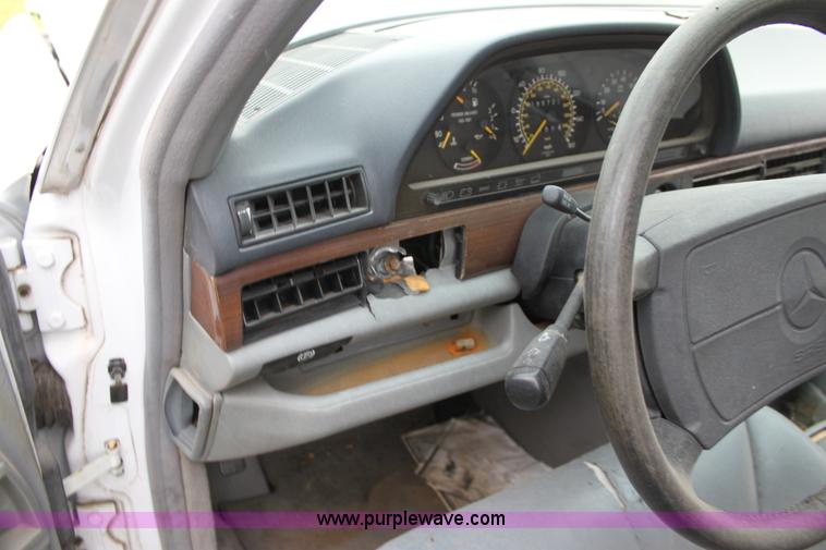 image for item E4277 1990 Mercedes Benz 300SEL