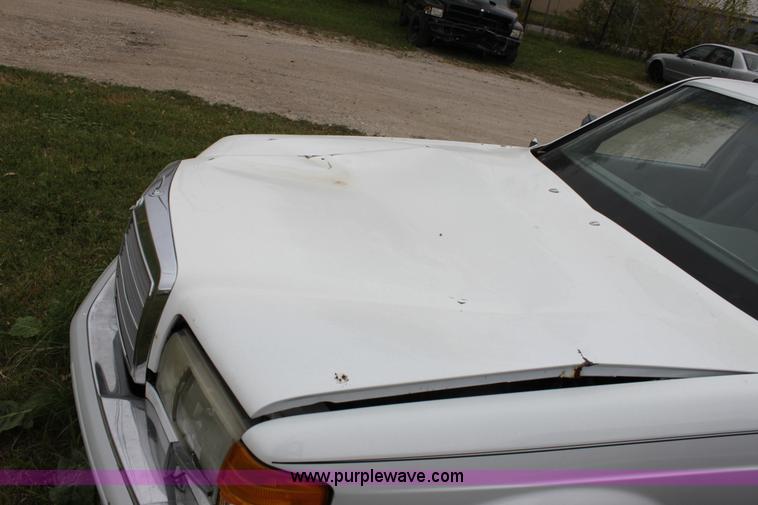 image for item E4277 1990 Mercedes Benz 300SEL