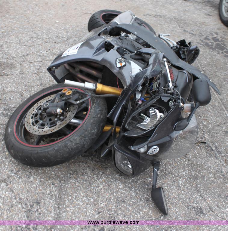 image for item E4279 2007 Yamaha YZF-R6 motorcycle