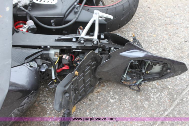 image for item E4279 2007 Yamaha YZF-R6 motorcycle