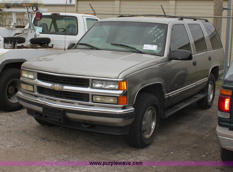 image for item E4280 1999 Chevrolet Tahoe SUV