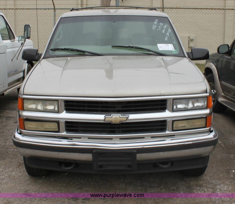 image for item E4280 1999 Chevrolet Tahoe SUV