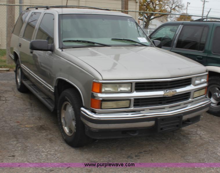 image for item E4280 1999 Chevrolet Tahoe SUV