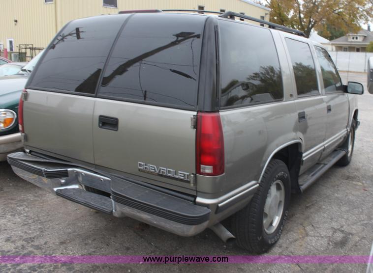 image for item E4280 1999 Chevrolet Tahoe SUV