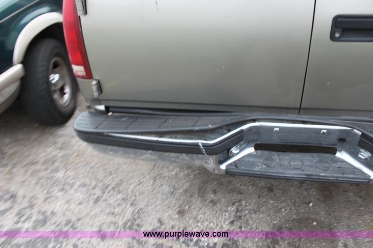 image for item E4280 1999 Chevrolet Tahoe SUV