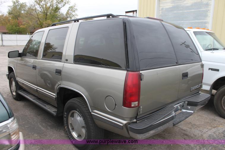 image for item E4280 1999 Chevrolet Tahoe SUV