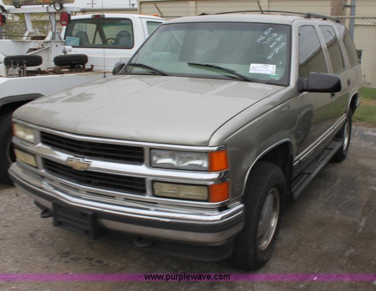 image for item E4280 1999 Chevrolet Tahoe SUV