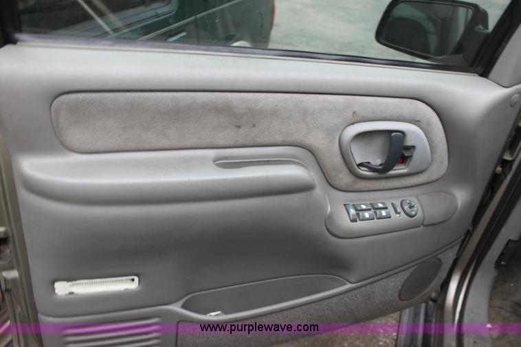 image for item E4280 1999 Chevrolet Tahoe SUV