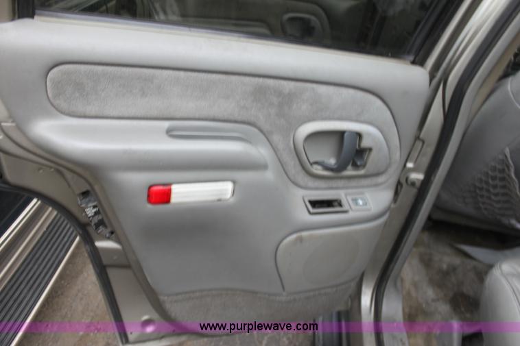 image for item E4280 1999 Chevrolet Tahoe SUV