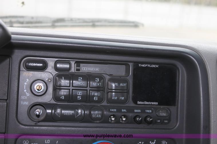 image for item E4280 1999 Chevrolet Tahoe SUV