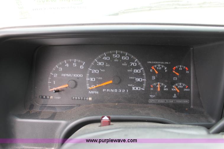 image for item E4280 1999 Chevrolet Tahoe SUV