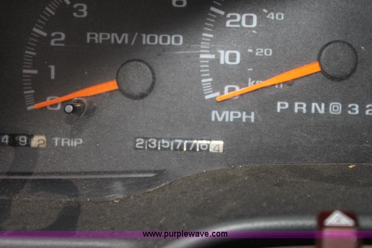 image for item E4280 1999 Chevrolet Tahoe SUV