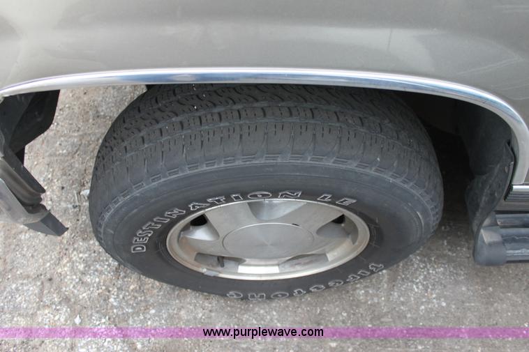 image for item E4280 1999 Chevrolet Tahoe SUV