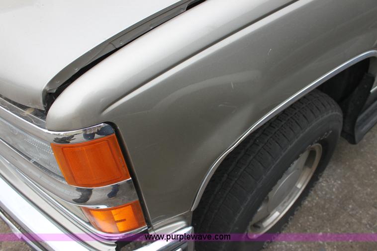 image for item E4280 1999 Chevrolet Tahoe SUV
