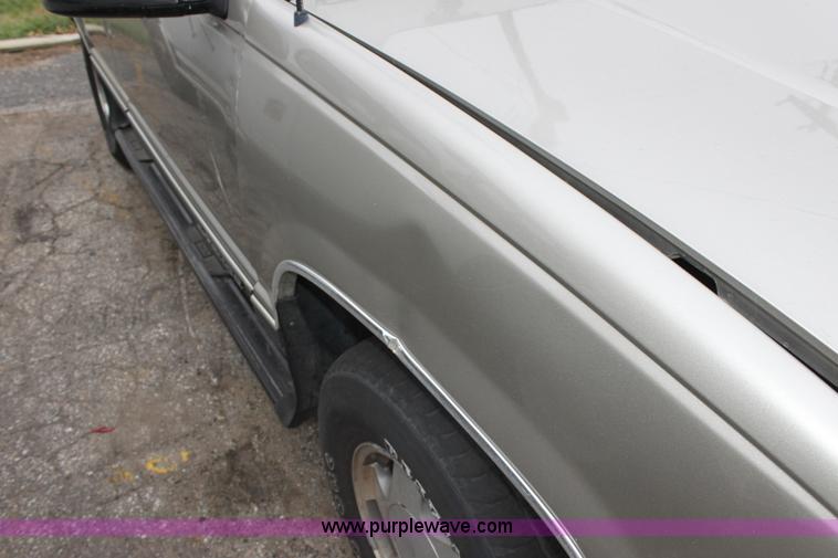 image for item E4280 1999 Chevrolet Tahoe SUV