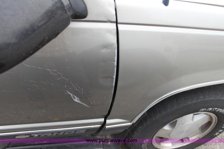 image for item E4280 1999 Chevrolet Tahoe SUV