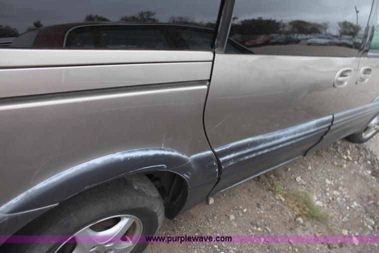 image for item E4281 1999 Pontiac Montana minivan