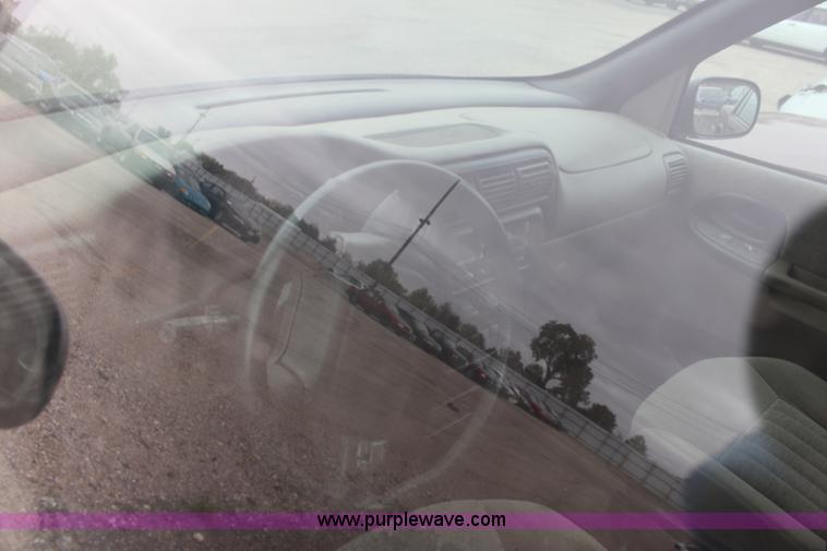 image for item E4281 1999 Pontiac Montana minivan