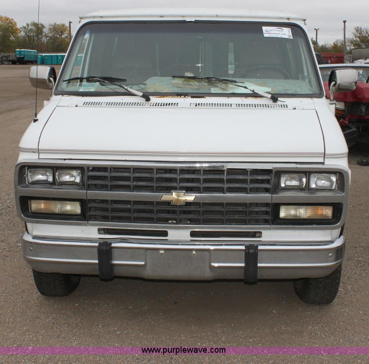 image for item E4282 1993 Chevrolet G20 van