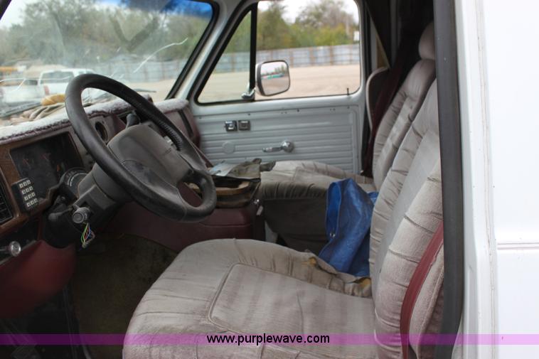 image for item E4282 1993 Chevrolet G20 van