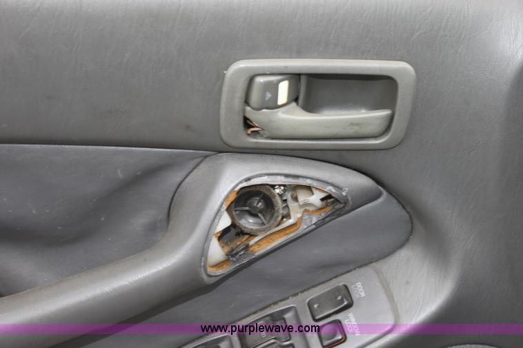 image for item E4283 1992 Toyota Camry XLE