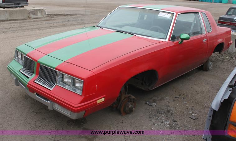 image for item E4284 1983 Oldsmobile Cutlass Supreme