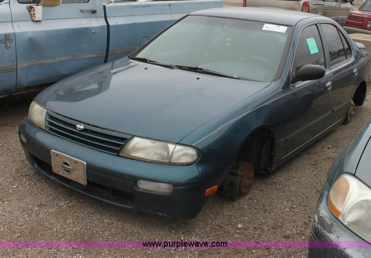 image for item E4285 1997 Nissan Altima