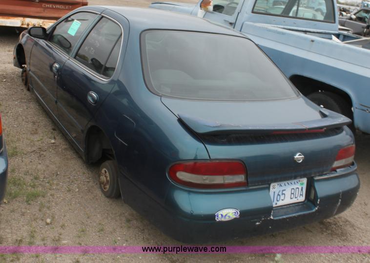 image for item E4285 1997 Nissan Altima