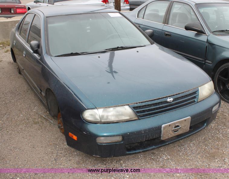 image for item E4285 1997 Nissan Altima