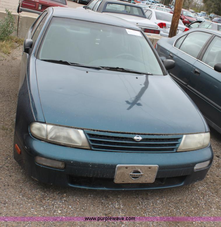 image for item E4285 1997 Nissan Altima