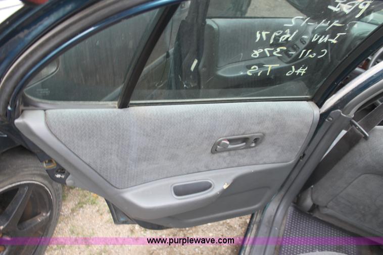 image for item E4285 1997 Nissan Altima