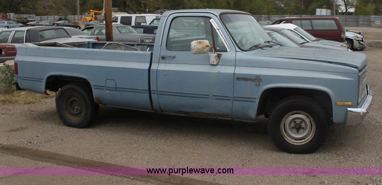 image for item E4286 1987 Chevrolet C10 Custom Deluxe pickup truck