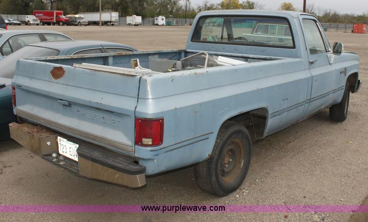 image for item E4286 1987 Chevrolet C10 Custom Deluxe pickup truck
