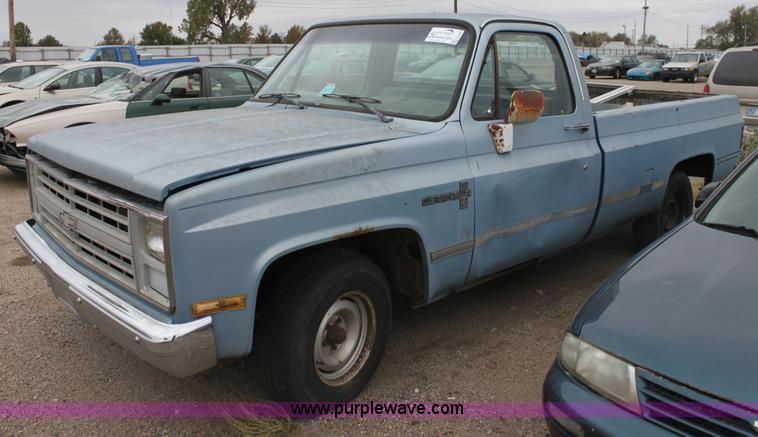 image for item E4286 1987 Chevrolet C10 Custom Deluxe pickup truck