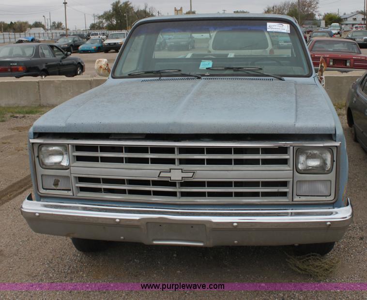 image for item E4286 1987 Chevrolet C10 Custom Deluxe pickup truck
