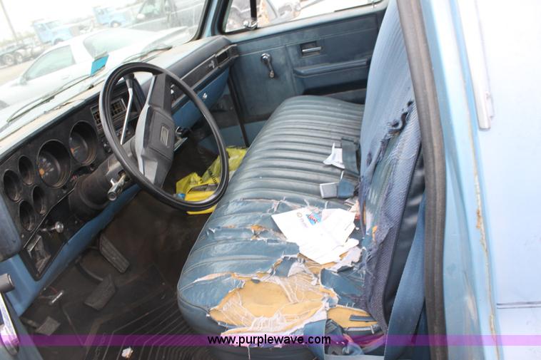 image for item E4286 1987 Chevrolet C10 Custom Deluxe pickup truck