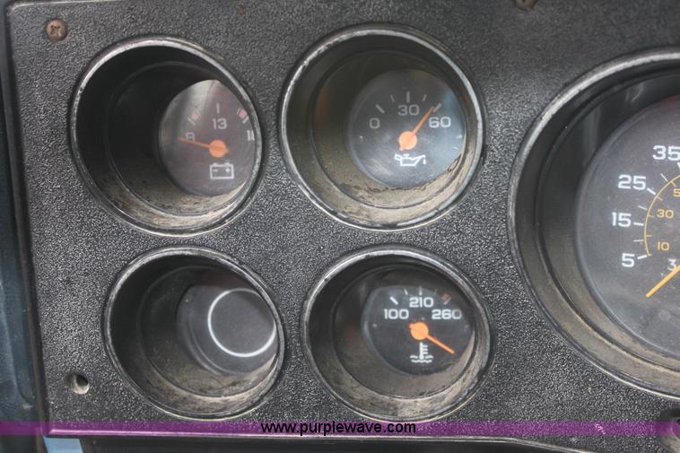 image for item E4286 1987 Chevrolet C10 Custom Deluxe pickup truck