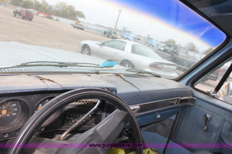 image for item E4286 1987 Chevrolet C10 Custom Deluxe pickup truck