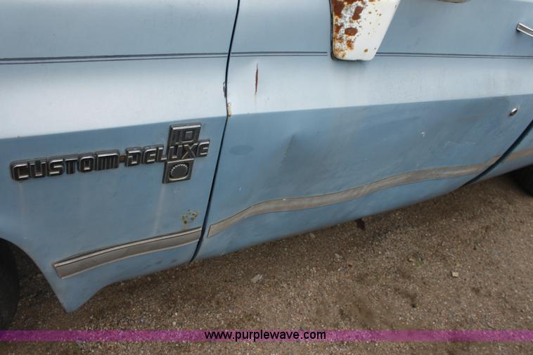 image for item E4286 1987 Chevrolet C10 Custom Deluxe pickup truck
