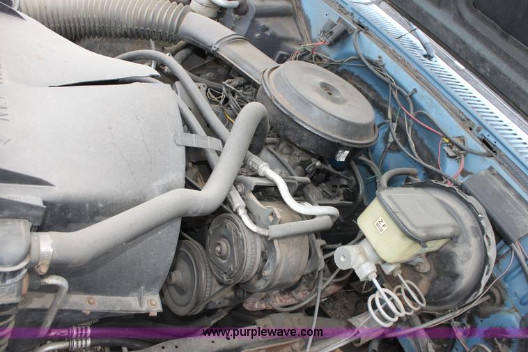 image for item E4286 1987 Chevrolet C10 Custom Deluxe pickup truck