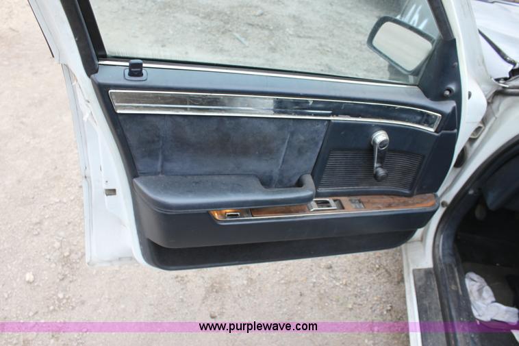 image for item E4287 1993 Dodge Dynasty