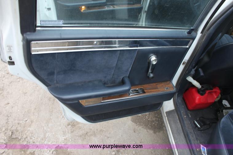 image for item E4287 1993 Dodge Dynasty