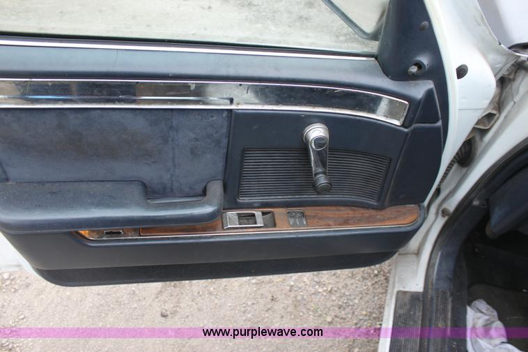 image for item E4287 1993 Dodge Dynasty