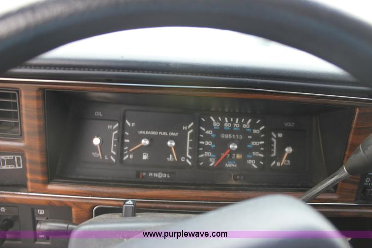 image for item E4287 1993 Dodge Dynasty