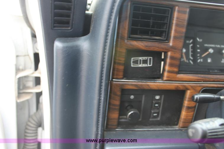 image for item E4287 1993 Dodge Dynasty