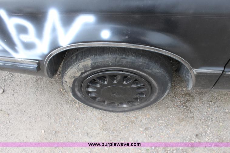 image for item E4287 1993 Dodge Dynasty