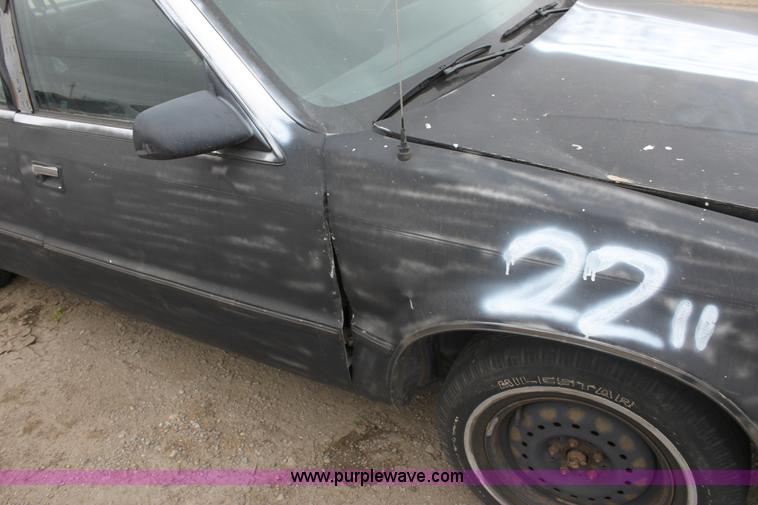 image for item E4287 1993 Dodge Dynasty